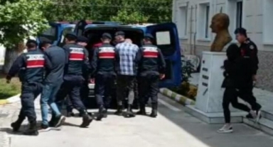 'Jandarmayız' diyerek emekli öğretmeni dolandıran 4 şüpheli yakalandı