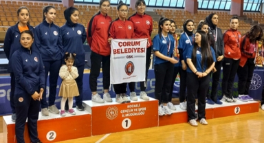 Kadın tenisçiler Süper Lig'de