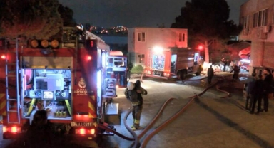 Kartal'da mobilya atölyesinde yangın