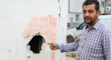 Kiracıyla anlaşamayınca kazmayla duvarı parçalayıp, kapıya asma kilit taktı