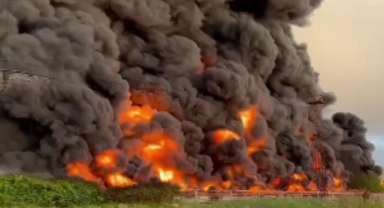 Kırım’da yakıt depoları İHA'larla vuruldu