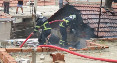 Kırklareli'nde çıkan yangında 2 ev kullanılamaz hale geldi