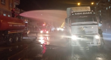 Kızıltepe’de akaryakıt yüklü tankerde yangın