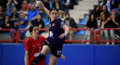 Konyaaltı Belediye SK Kadın Hentbol Takımı finalde