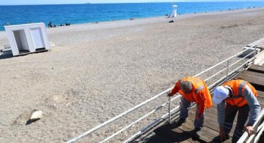 Konyaaltı Sahili'ndeki hazırlıklar sona yaklaştı
