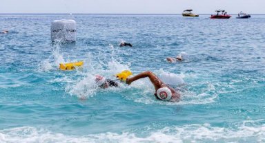 Konyaaltı'nda yüzme şampiyonası