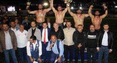 Kumluca'da başpehlivan İsmail Balaban oldu