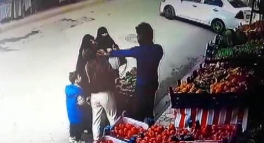 Markette 3 kadının darbedilmesi kamerada