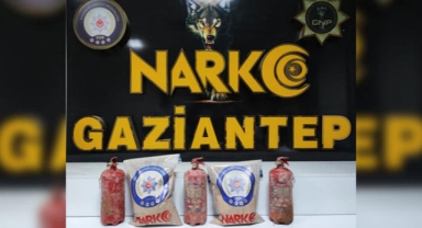 Otomobildeki yangın tüplerinden eroin çıktı