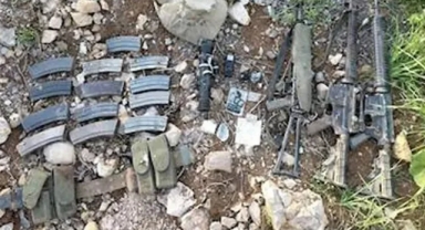 Pençe-Kilit bölgesinde teröristlere ait silah ve mühimmat ele geçirildi