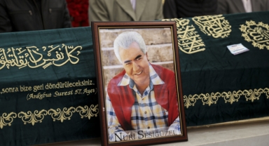 Sanatçı Nuri Sesigüzel son yolculuğuna uğurlandı