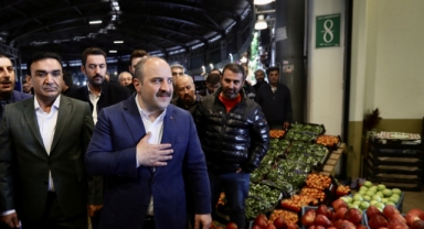 Sanayi ve Teknoloji Bakanı Varank, Bursa Kent Hali esnafıyla buluştu