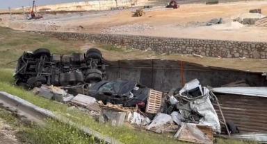Şanlıurfa'da TIR ile hafif ticari araç çarpıştı: 5 ölü, 1 yaralı