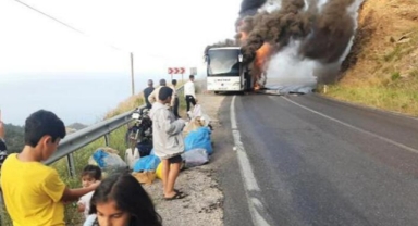 Seyir halindeyken alev alan otobüs, kullanılamaz hale geldi