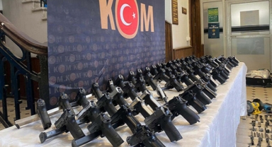 Silah ticareti şüphelisinin evinde 76 tabanca bulundu