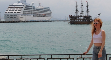 Sirena kruvaziyeri  Alanya Limanı'nda