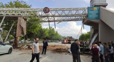 TIR yaya üst geçidine çarptı, 11 yaşındaki çocuk 4,5 metreden yola düştü