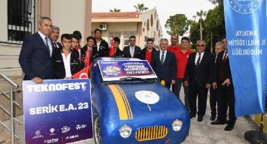 Vali Yazıcı, TEKNOFEST'te derece alan öğrencilerle buluştu