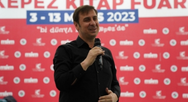 Yazar Elifoğlu  Kitap Fuarı’nda