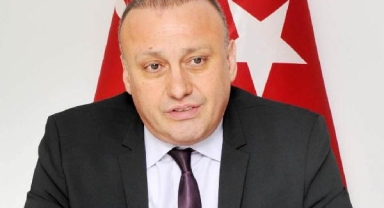 Yılmaz, açtı ağzını  YUMDU GÖZÜNÜ