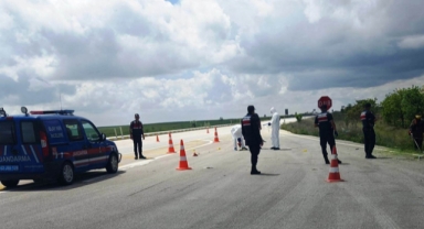 Yol kenarında bıçaklanıp yakılmış bir kadın ve erkek cesedi bulundu