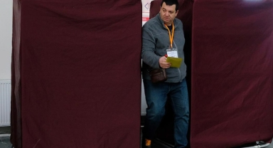 Yurt dışı seçmen kütüğüne kayıtlı vatandaşlar sınır kapılarında oylarını kullanıyor