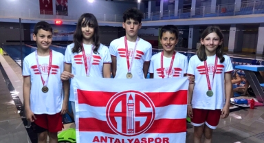 Yüzücü akrepler 6  madalya kazandı