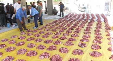 1,5 ton eti, her aileye eşit dağıttılar