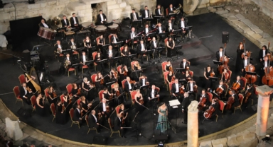  2 bin 200 yıllık antik tiyatroda konser 