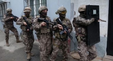 Adana'da suç şebekelerine şafak operasyonu