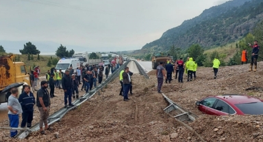 Afyonkarahisar'da heyelanda iki araç toprak altında kaldı, 1 kişi öldü, 1 kişi yaralandı