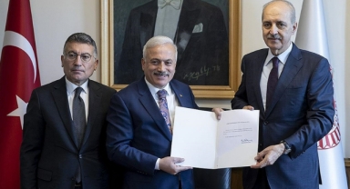 AK Parti'li Numan Kurtulmuş, Meclis Başkanı adaylık başvurusunu TBMM Başkanlığına sundu