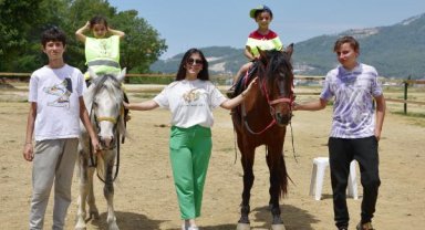 Alanya Belediye Kreşi çocukları at bindi