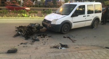 Alanya'da kamyonet ile motosikletin çarpıştığı kazada 2 kişi yaralandı
