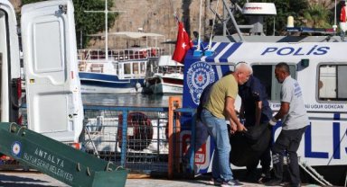 Antalya'da denizde erkek cesedi bulundu