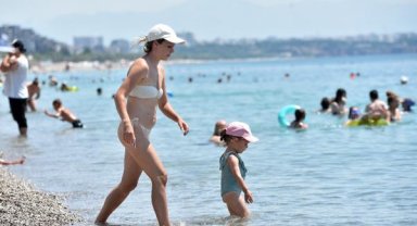 Antalya'da sahiller doldu