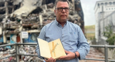 Atatürk'ün imzaladığı öne sürülen Nutuk alevlerin içerisinden kurtarıldı