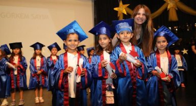 AÜ kreşi öğrencileri mezun oldu