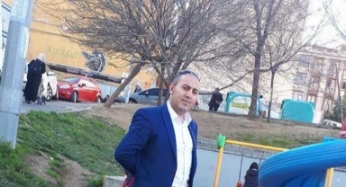 Babasını öldürdü