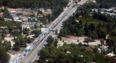Bayram yoğunluğu yaşanan Antalya'da, helikopterli trafik denetimi