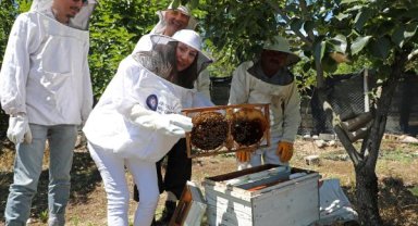 Büyükşehir kursiyerleri kovan başında arıcılık eğitimi aldı