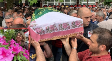 Cam silerken 5'inci kattan düşen eski CHP kadın kolları başkanı, toprağa verildi