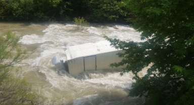 Çoruh Nehri'ne uçan kamyonun şoförünü arama çalışmalarında 10'uncu gün