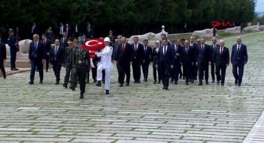 Cumhurbaşkanı Erdoğan ve yeni kabine Anıtkabir'de