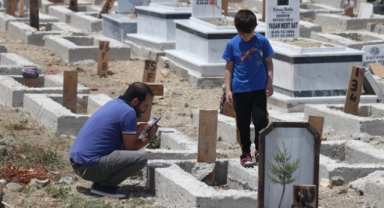 Depremden etkilenen Hatay'da buruk Babalar Günü