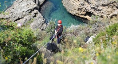 Doğa harikası falezlerde temizlik