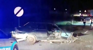 Domuzlara çarpan otomobilden fırlayan kadın, başka bir aracın altında kaldı