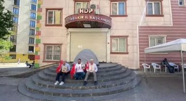 Evlat nöbetinde buruk Babalar Günü: Biz üzerine ateş düşen babalarız