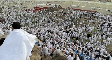 Hacı adayları Arafat'ta