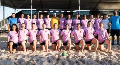 Hentbol şampiyonası için Konyaaltı Plajı'na 1500 ton özel kum serildi